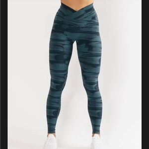 Surface power legging
